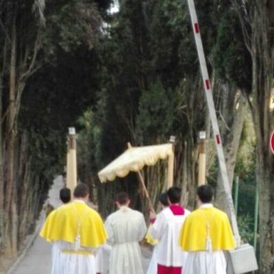 Accompagno del Santissimo in Parrocchia
